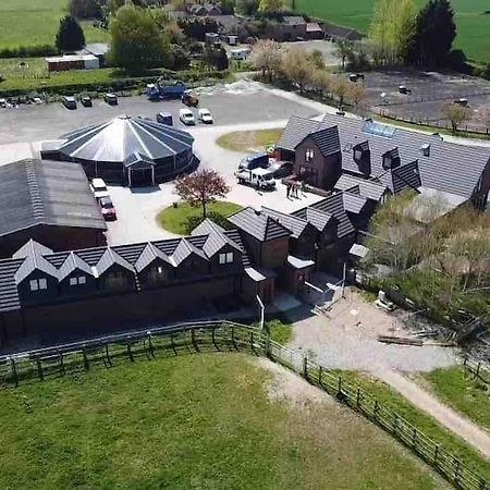 Hanaverian Suit With Amazing Views Of Stud Farm. Driffield Экстерьер фото