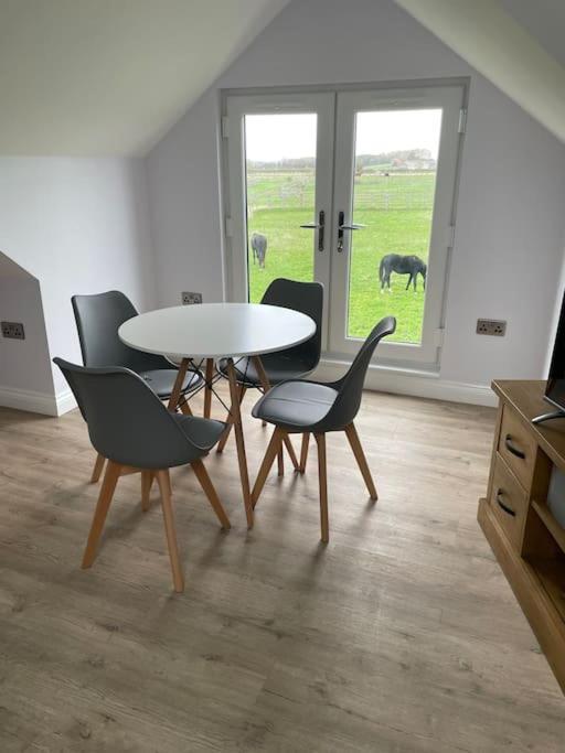 Hanaverian Suit With Amazing Views Of Stud Farm. Driffield Экстерьер фото
